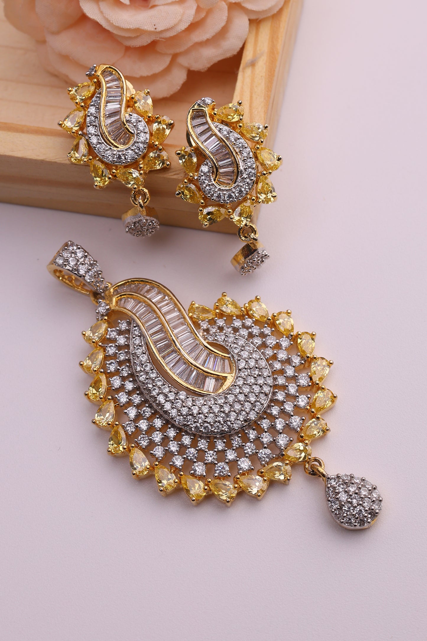 Lemon Yellow Pendant Set