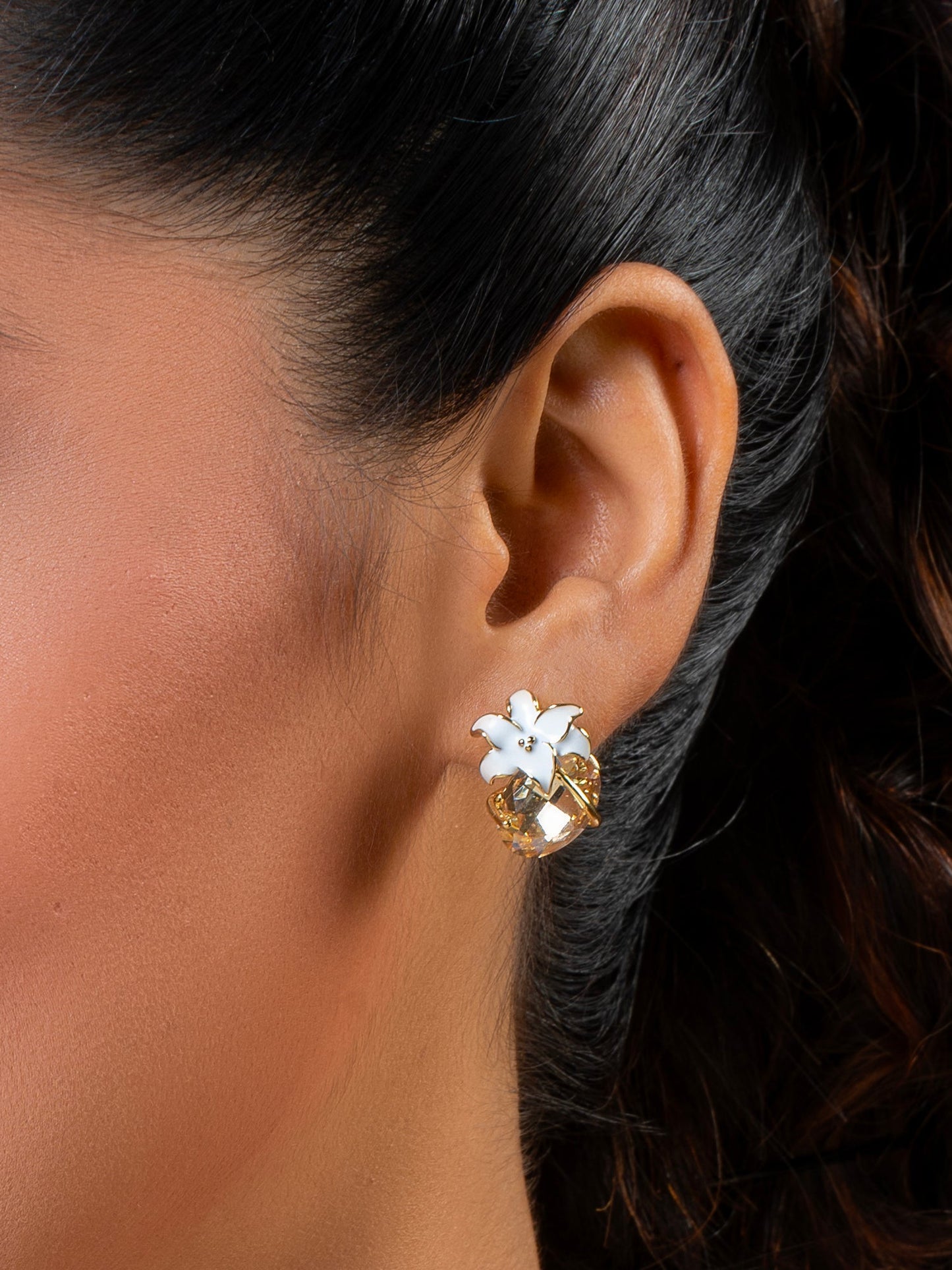 Champagne Crystal Wrapped In White Flower Pendent Set