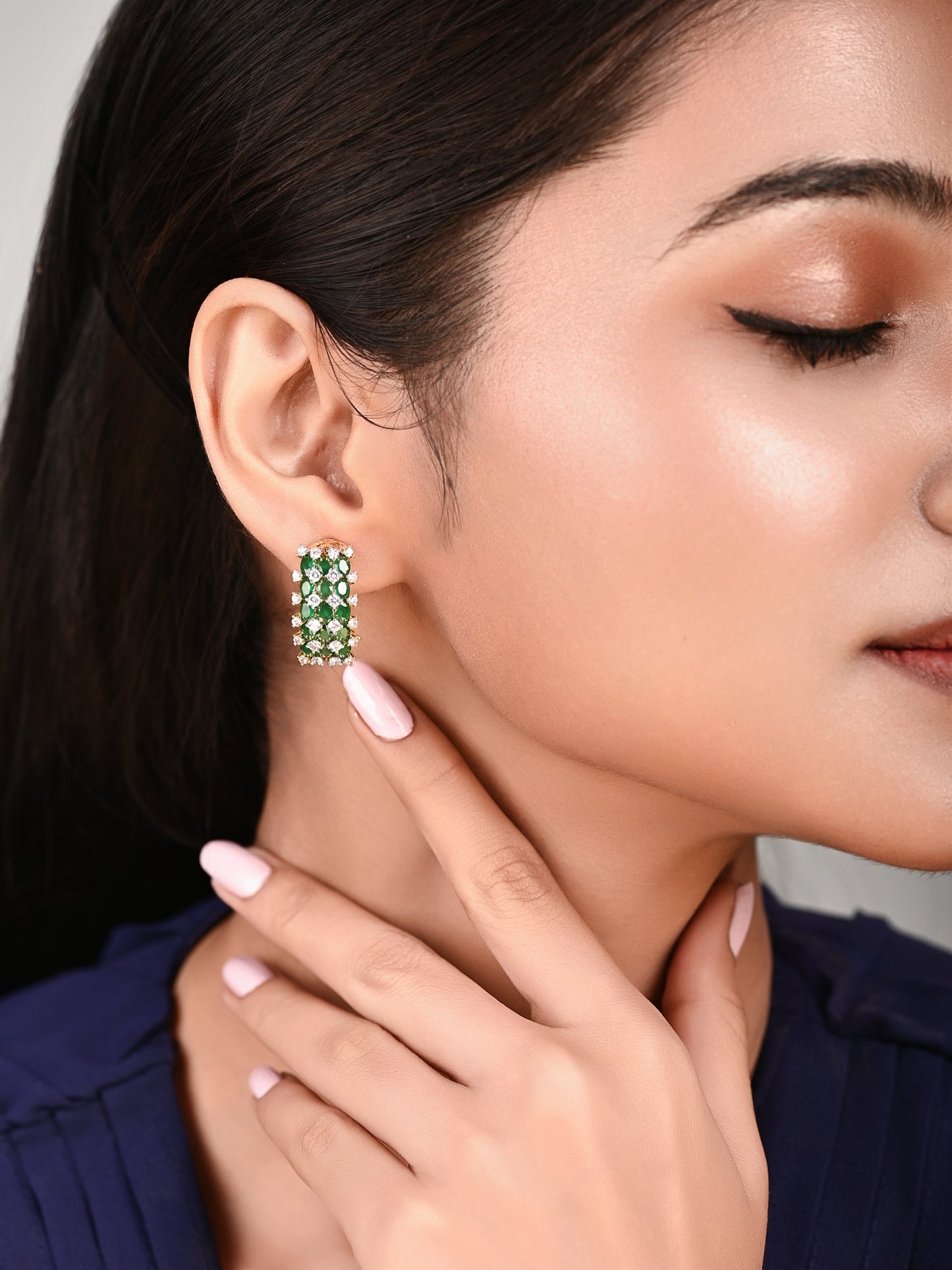 Delicate Emerald Stones Balis