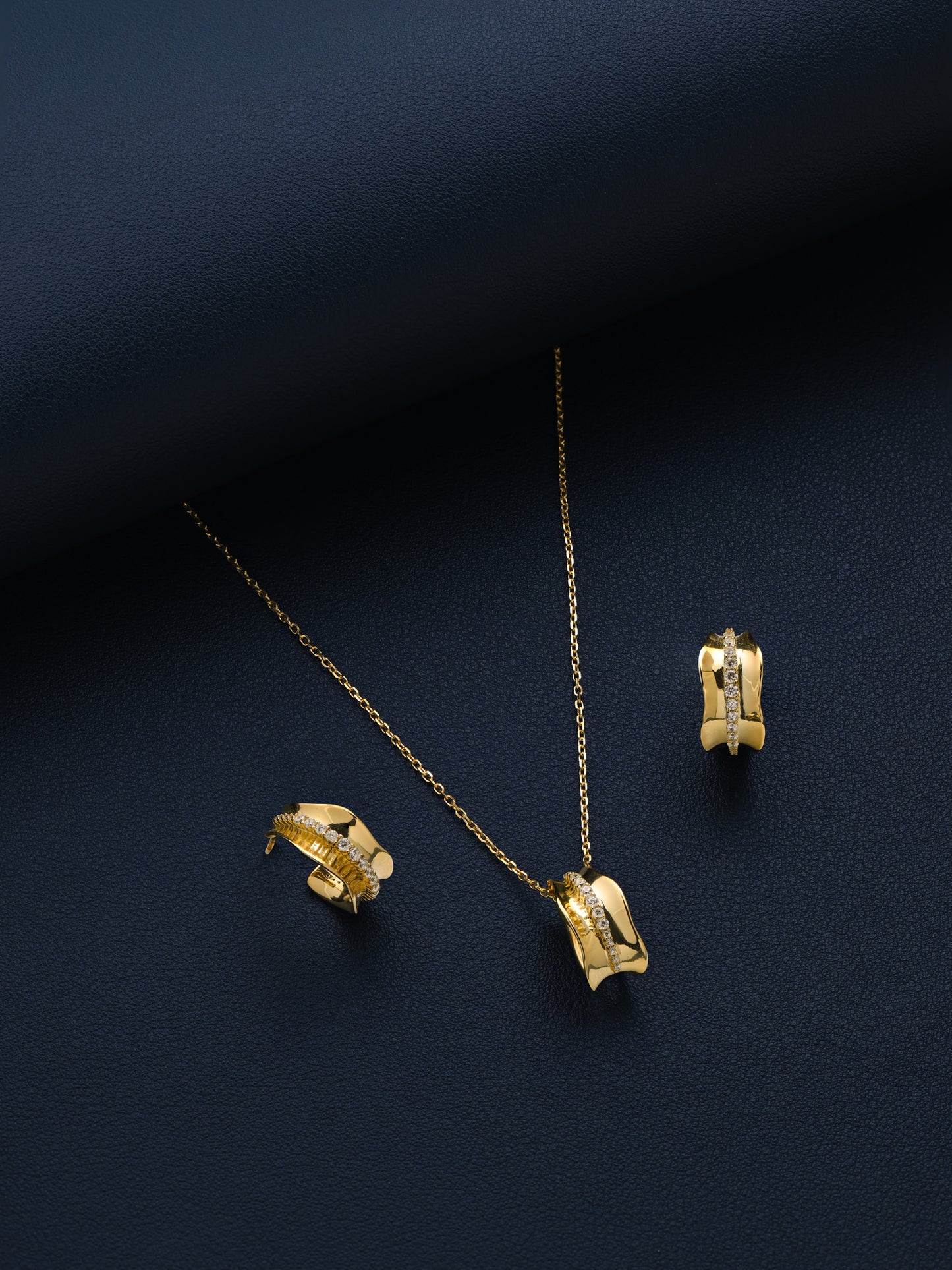 92.5 Silver Delicate Pendent Set with Diamond Line in  Gold Polish