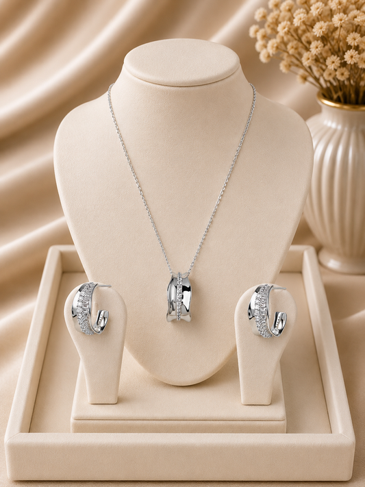 925 Sterling Silver Swarovski Delicate Pendent set with Diamond Line